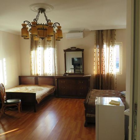 Mini Hotel On Guramishvili 22 Kobuleti Bagian luar foto
