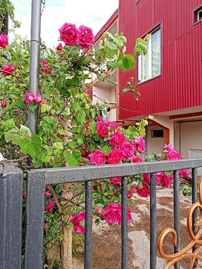 Mini Hotel On Guramishvili 22 Kobuleti Bagian luar foto